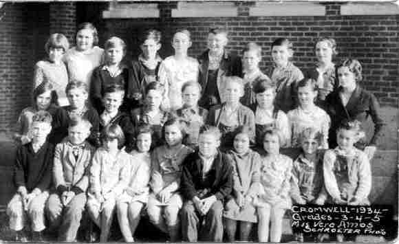 Cromwell Elementary, 1934, Grades 3 - 4 - 5, Miss Vera Amos